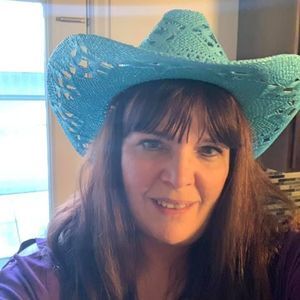 Meet your Posher, Debi